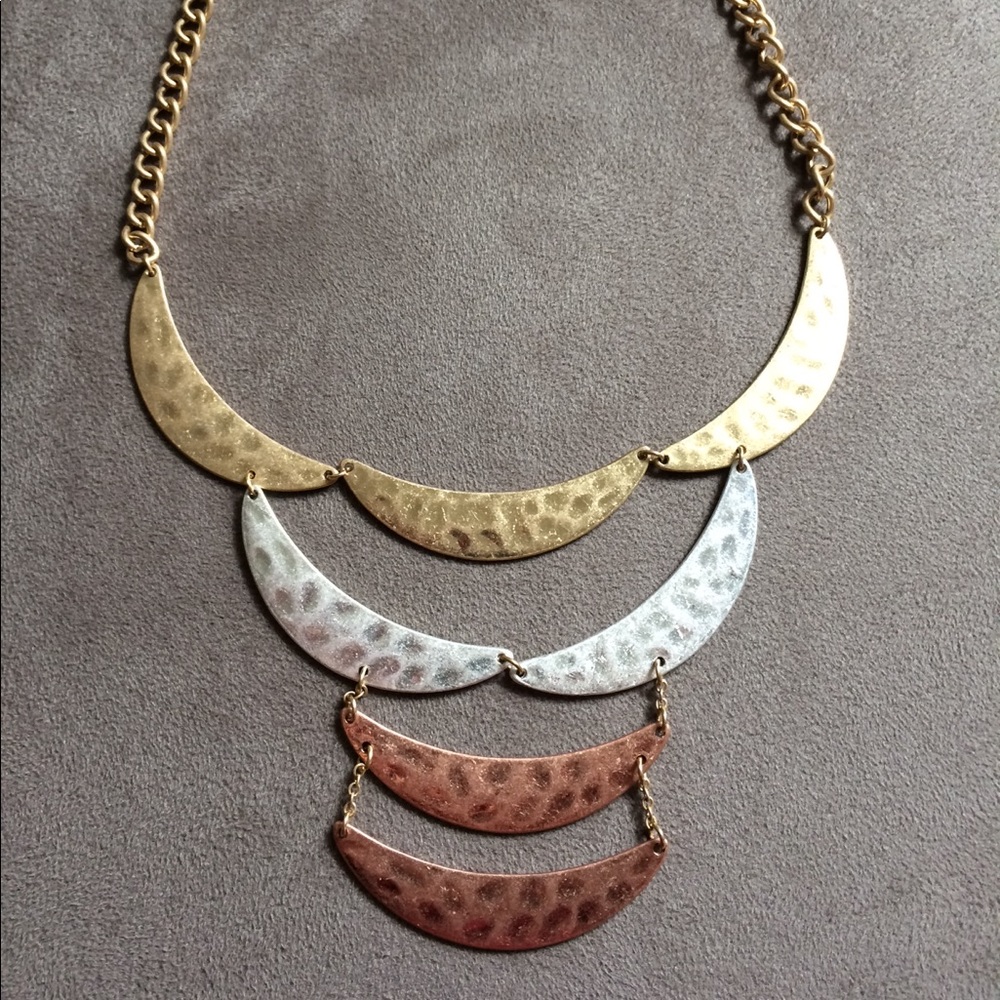 Necklace. NWOT Tri-color.